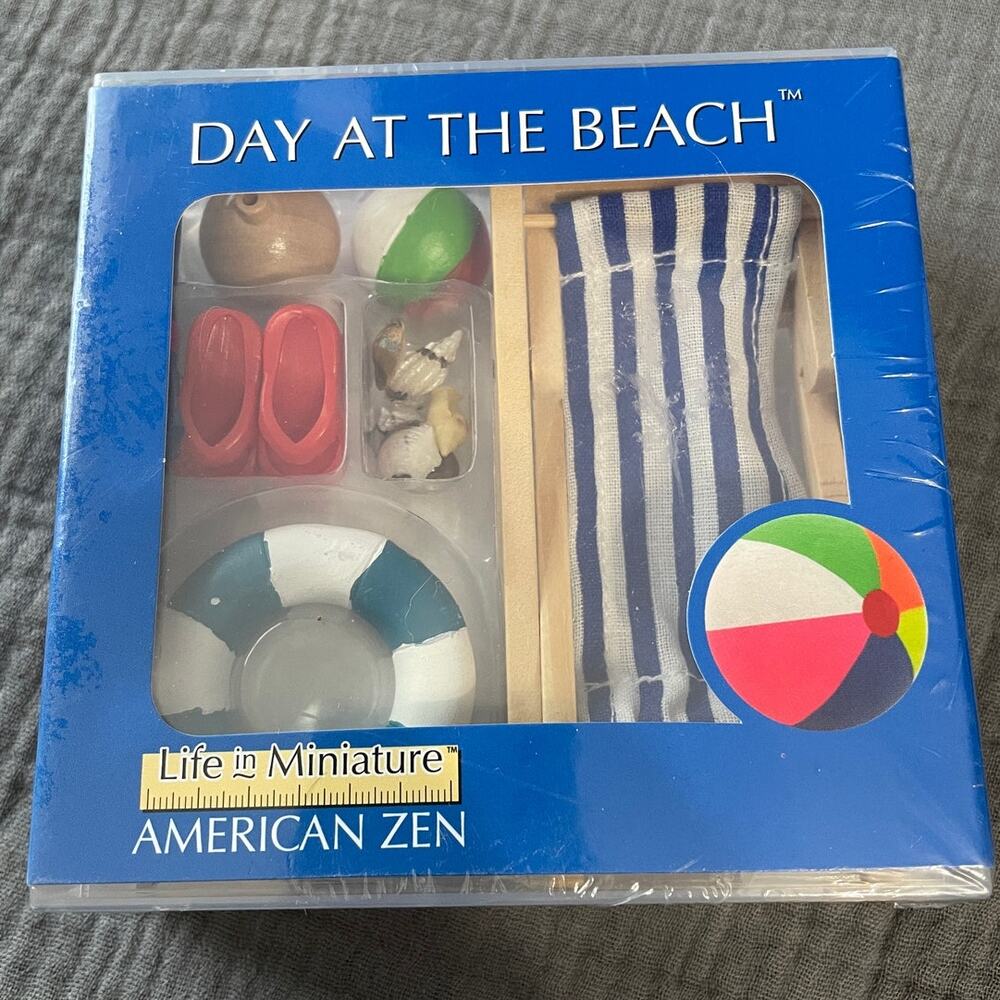 NEW Toysmith DAY AT THE BEACH-Life in Miniature